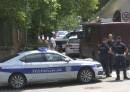 Непълнолетен нападна с 2 ножа жандармерист пред посолството на Израел в Белград